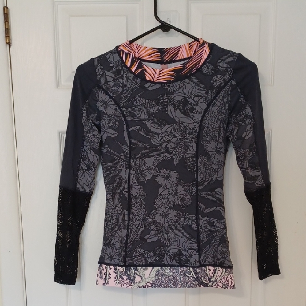 Maaji Sz L Girls, XS womans, Gray and Pink Floral Long Sleeve Swim Top. NWOT